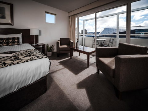 Salamanca Suites - Mackay Tourism 0