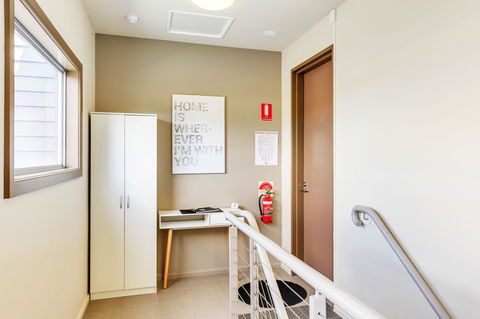 Bellerive Marina View Apartments NO 27 - Mackay Tourism 18