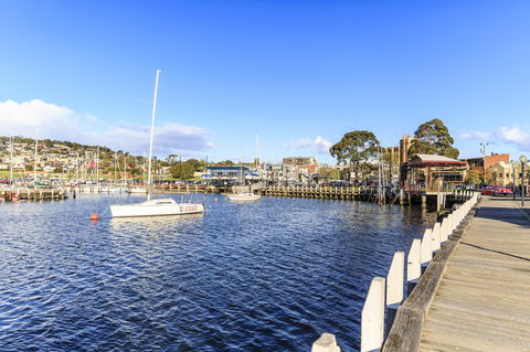 Bellerive Marina View Apartments NO 27 - Mackay Tourism 21