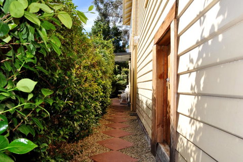 Belton Apartments-Hedge Cottage - Mackay Tourism 5