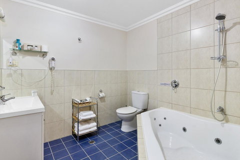 Oyster Cove Chalet - Mackay Tourism 12