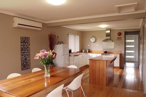 Pinestumps Holiday Home - Mackay Tourism 0