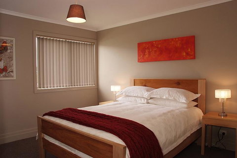 Pinestumps Holiday Home - Mackay Tourism 4