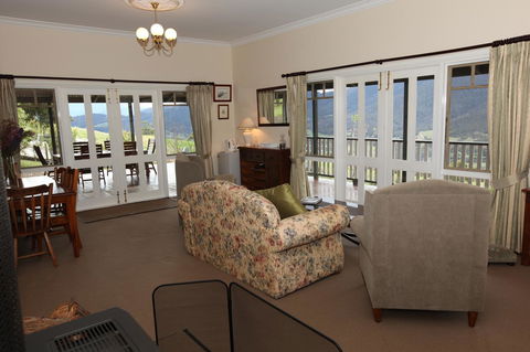 House On The Hill Bed And Breakfast - Mackay Tourism 42