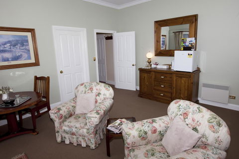 House On The Hill Bed And Breakfast - Mackay Tourism 37