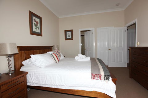 House On The Hill Bed And Breakfast - Mackay Tourism 34