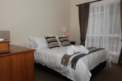 House On The Hill Bed And Breakfast - Mackay Tourism 44