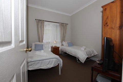 House On The Hill Bed And Breakfast - Mackay Tourism 33