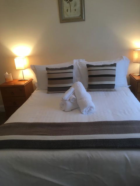 House On The Hill Bed And Breakfast - Mackay Tourism 27