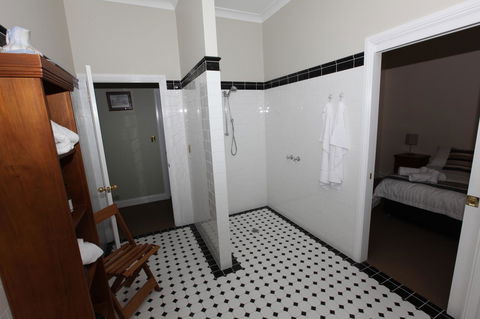 House On The Hill Bed And Breakfast - Mackay Tourism 30