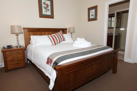 House On The Hill Bed And Breakfast - Mackay Tourism 31