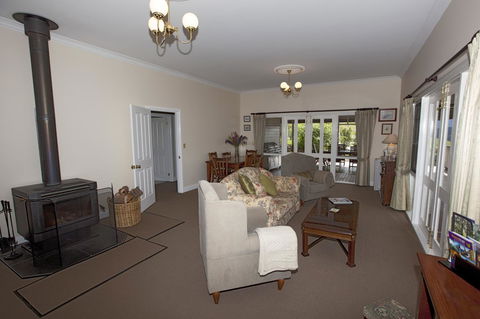 House On The Hill Bed And Breakfast - Mackay Tourism 43