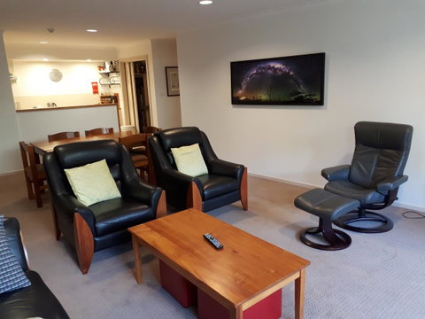 Jenatt Apartments Salamanca - Mackay Tourism 15