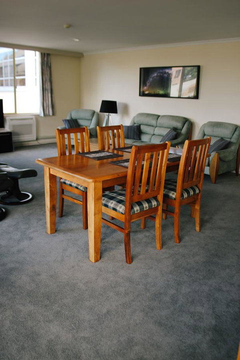 Jenatt Apartments Salamanca - Mackay Tourism 20