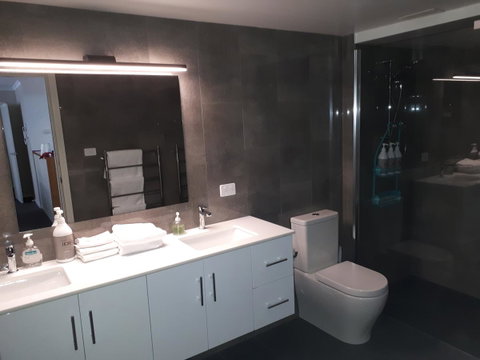 Jenatt Apartments Salamanca - Mackay Tourism 6