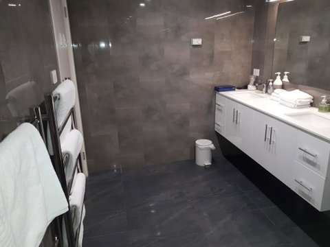 Jenatt Apartments Salamanca - Mackay Tourism 4