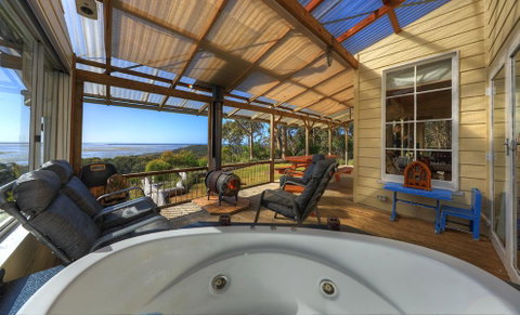 Island View Spa Cottage - Mackay Tourism 5