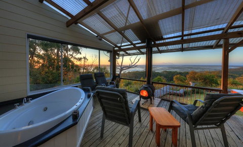 Island View Spa Cottage - Mackay Tourism 1