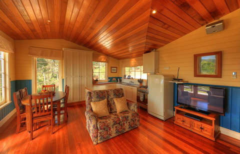 Island View Spa Cottage - Mackay Tourism 7
