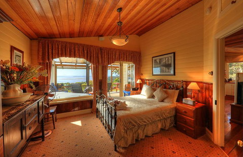 Island View Spa Cottage - Mackay Tourism 2