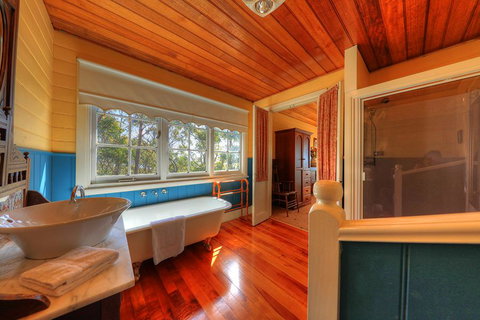 Island View Spa Cottage - Mackay Tourism 3