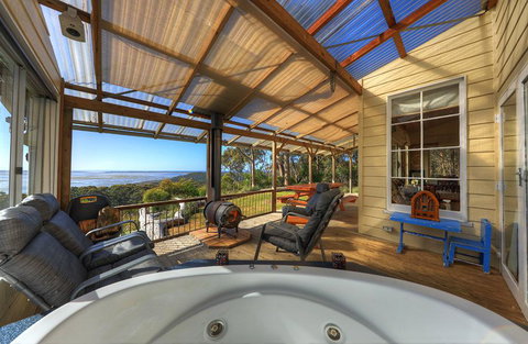 Island View Spa Cottage - Mackay Tourism 8