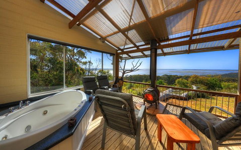 Island View Spa Cottage - Mackay Tourism 6