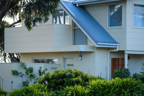 Cod Rock Point - Mackay Tourism 1