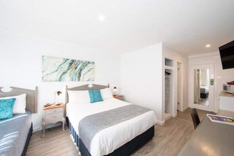 New England Motor Lodge - Mackay Tourism 1