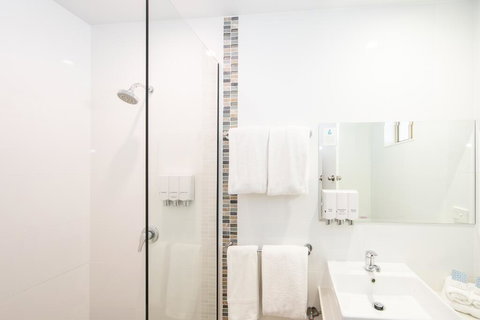 New England Motor Lodge - Mackay Tourism 3