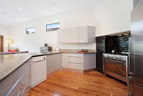 Newcastle Executive Homes - Cooks Hill Cottage - Mackay Tourism 3