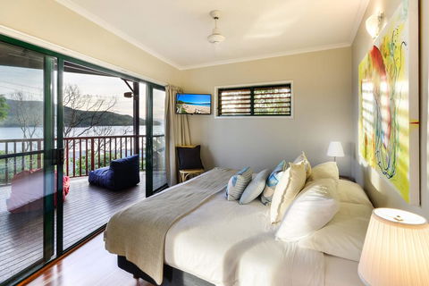 NEWLY BEAUTFULLY RENOVATED 16 The Casuarina - 3 Bedroom House With 180 Degree Ocean Views - Mackay Tourism 2