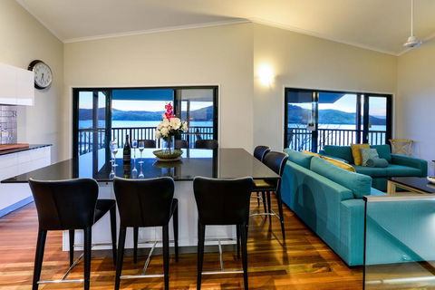 NEWLY BEAUTFULLY RENOVATED 16 The Casuarina - 3 Bedroom House With 180 Degree Ocean Views - Mackay Tourism 1