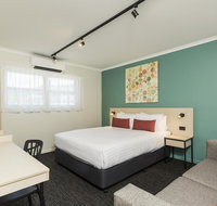 Nightcap At Balaclava Hotel - Mackay Tourism