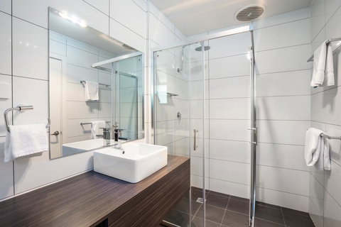 Nightcap At The Ranch Hotel - Mackay Tourism 3