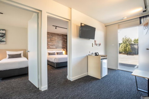 Nightcap At Westside Hotel - Mackay Tourism 3