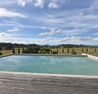 Noble Willow Homestead Lovedale. Super Spacious with views and pool - Mackay Tourism