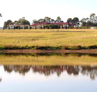 Noble Willow Studio Lovedale. Spacious with views and pool - Mackay Tourism