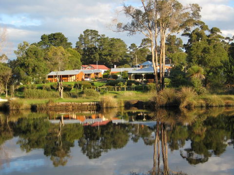 Nornalup Riverside Chalet - Mackay Tourism 1