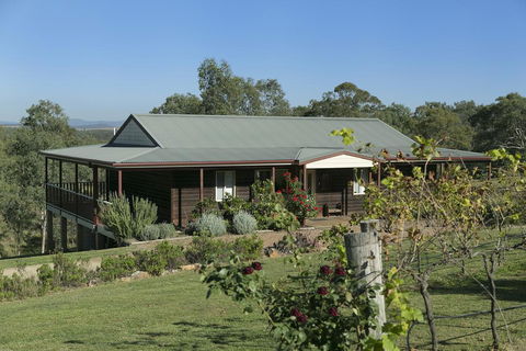 North Lodge Clan Cottage - Mackay Tourism 0
