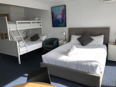 North Pier Hotel - Mackay Tourism 3