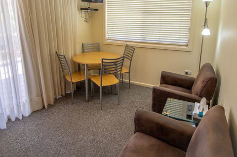 Nundle Accommodation - Mackay Tourism 1