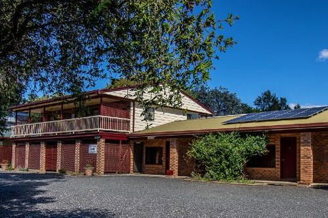 Nundle Accommodation - Mackay Tourism 0