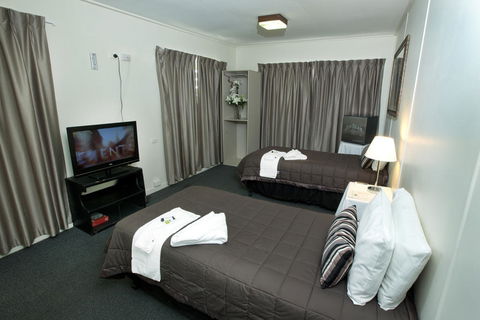O'Sheas Windsor Hotel - Mackay Tourism 0
