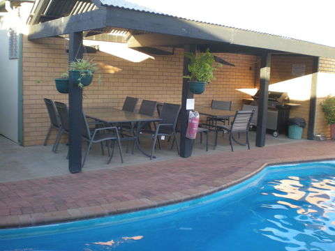 Oasis Motor Inn - Mackay Tourism 0