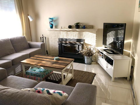 Ocean Beach Cottage - Mackay Tourism 3