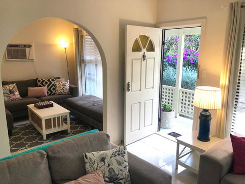 Ocean Beach Cottage - Mackay Tourism 0