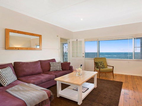 Ocean Blue Apartment Two - Oceanfront Apartment - Mackay Tourism 0