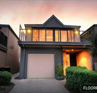 Ocean Grove House with Fantastic Ocean Views - Mackay Tourism