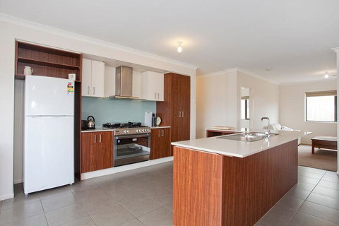 Ocean View Crescent 59 - Mackay Tourism 2